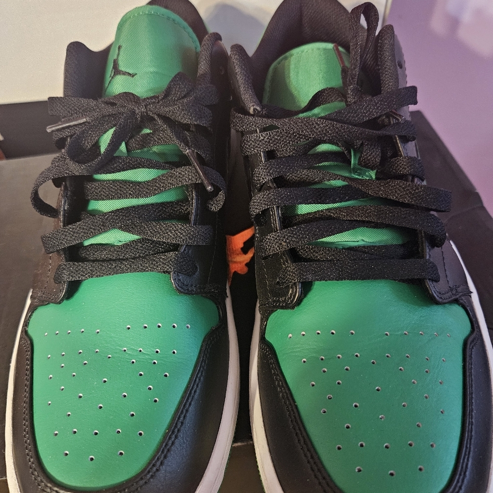 Air Jordan 1 Low Men Size 12.